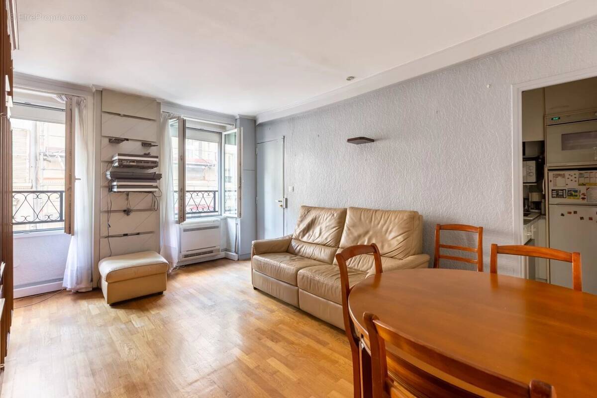 Appartement à PARIS-17E