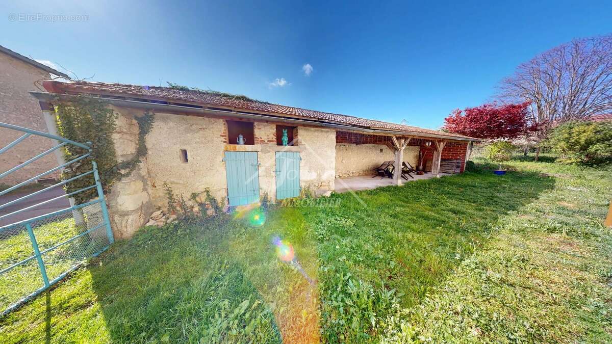 Maison à CHARROUX