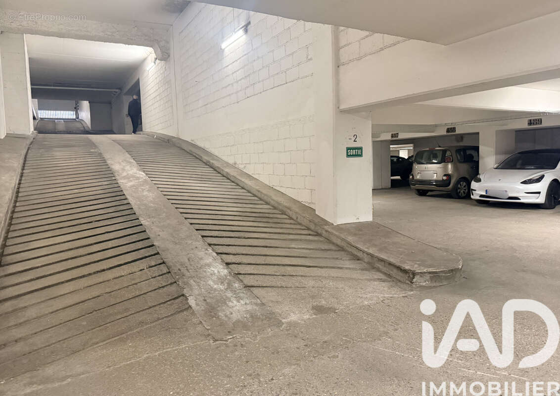 Photo 2 - Parking à PARIS-11E
