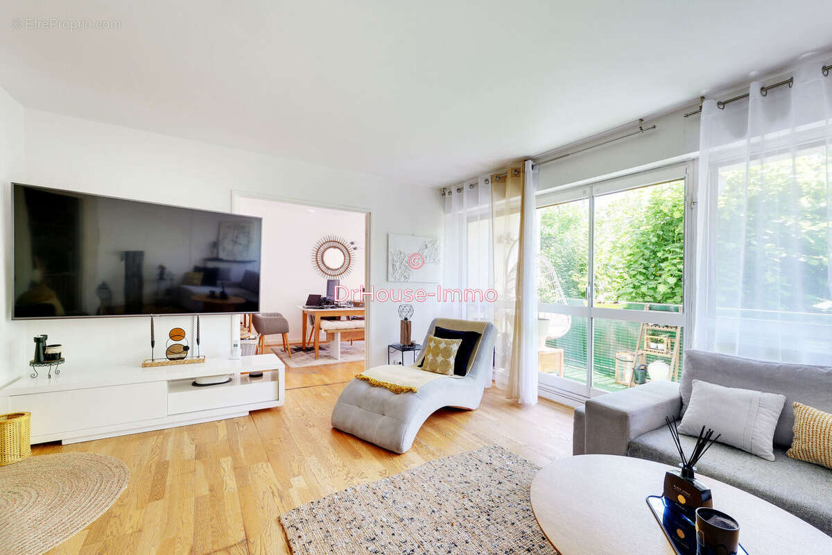 Appartement à LE MESNIL-LE-ROI