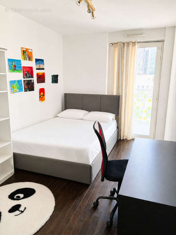 Appartement à COURBEVOIE