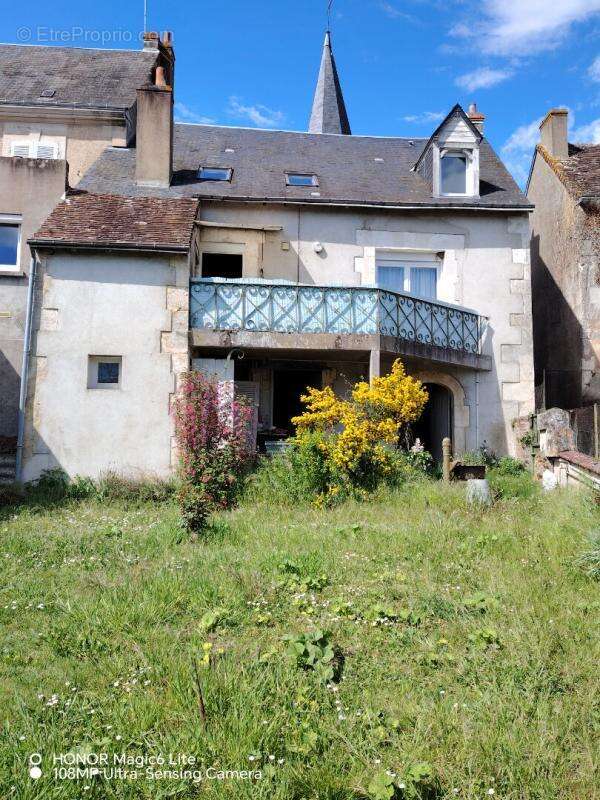 Maison à AZE