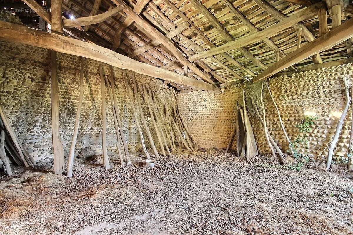 Maison à CHEVRIERES