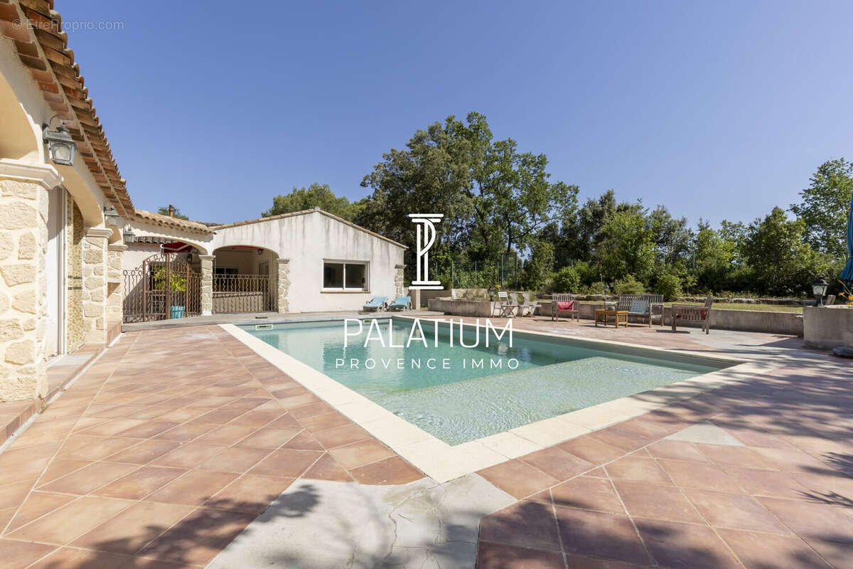 Maison à VENTABREN