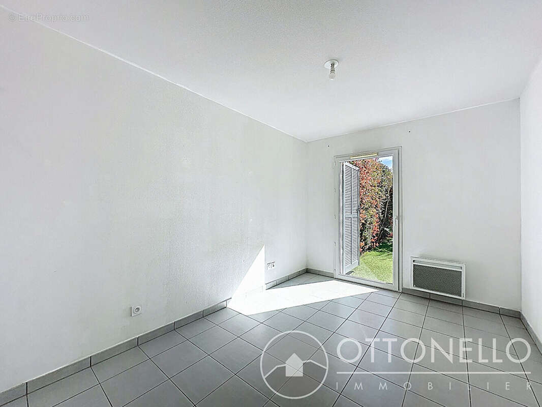 Appartement à ROQUEBRUNE-SUR-ARGENS