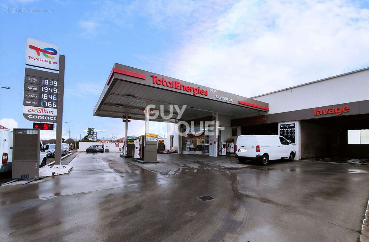 Commerce à SAVIGNEUX