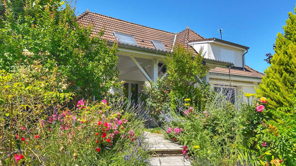 Maison à COUBLEVIE