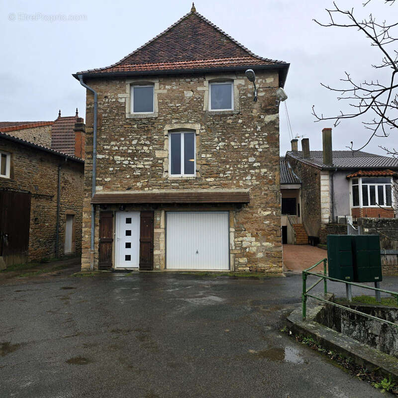 Une maison familiale aux beaux volumes, au cœur d’un village bourguignon - photo 6