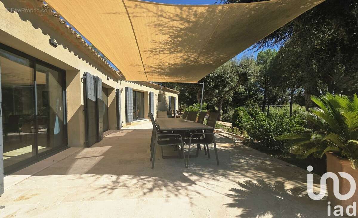 Photo 2 - Maison à ROQUEBRUNE-SUR-ARGENS