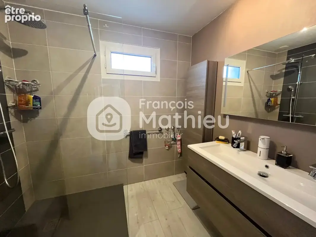 Saint André de Corcy : Maison plain-pied 100m2 hab - 3ch - garage - piscine couverte - 770m2 de terrain - photo 9