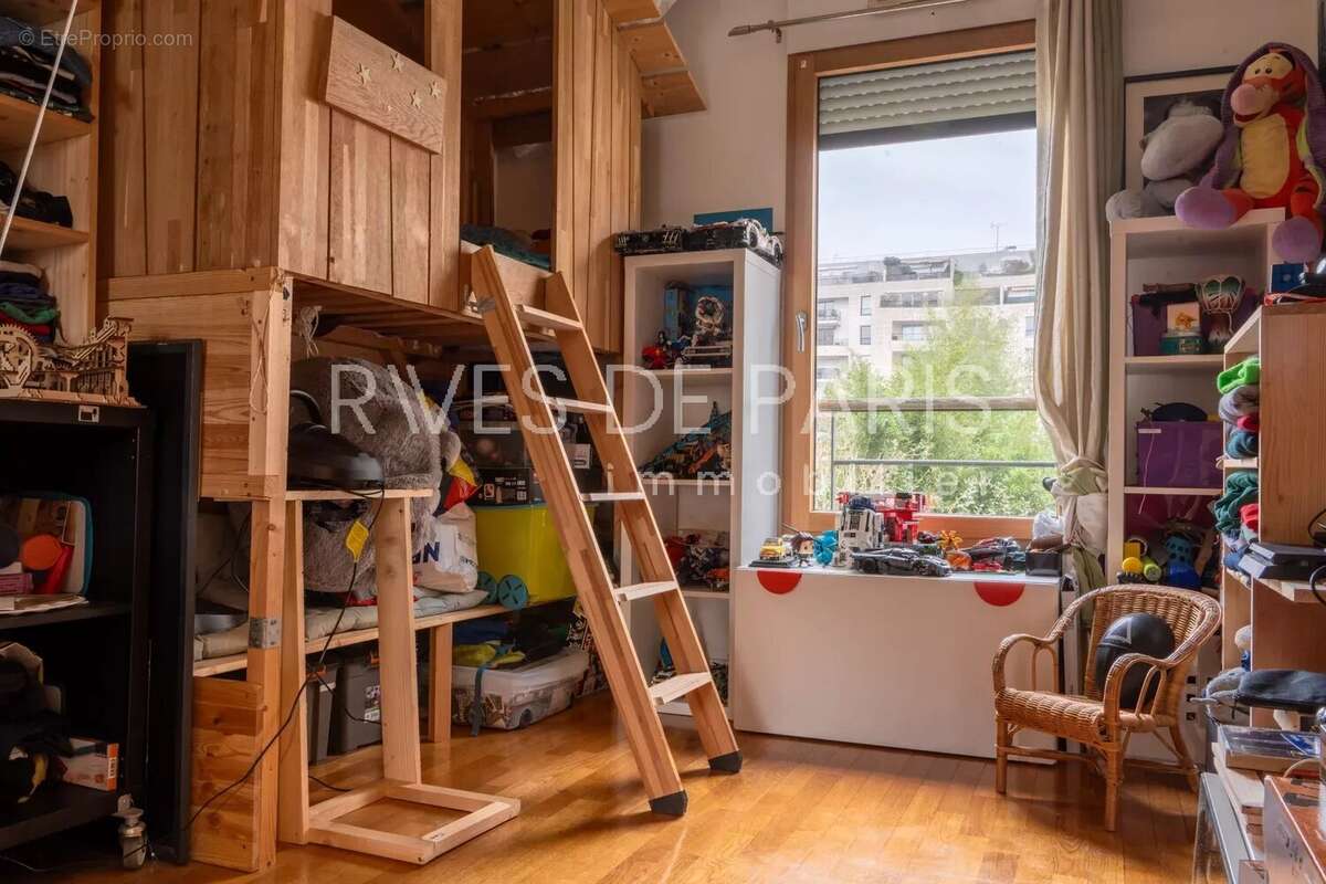 Appartement à COURBEVOIE