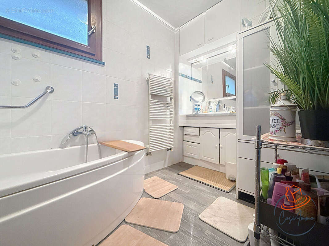 Maison à BELLEGARDE-SUR-VALSERINE