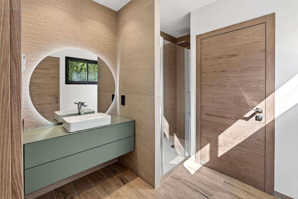 MOUGINS INTERNATIONAL : Villa Neuve avec Ascenseur en Domaine Privé - photo 8