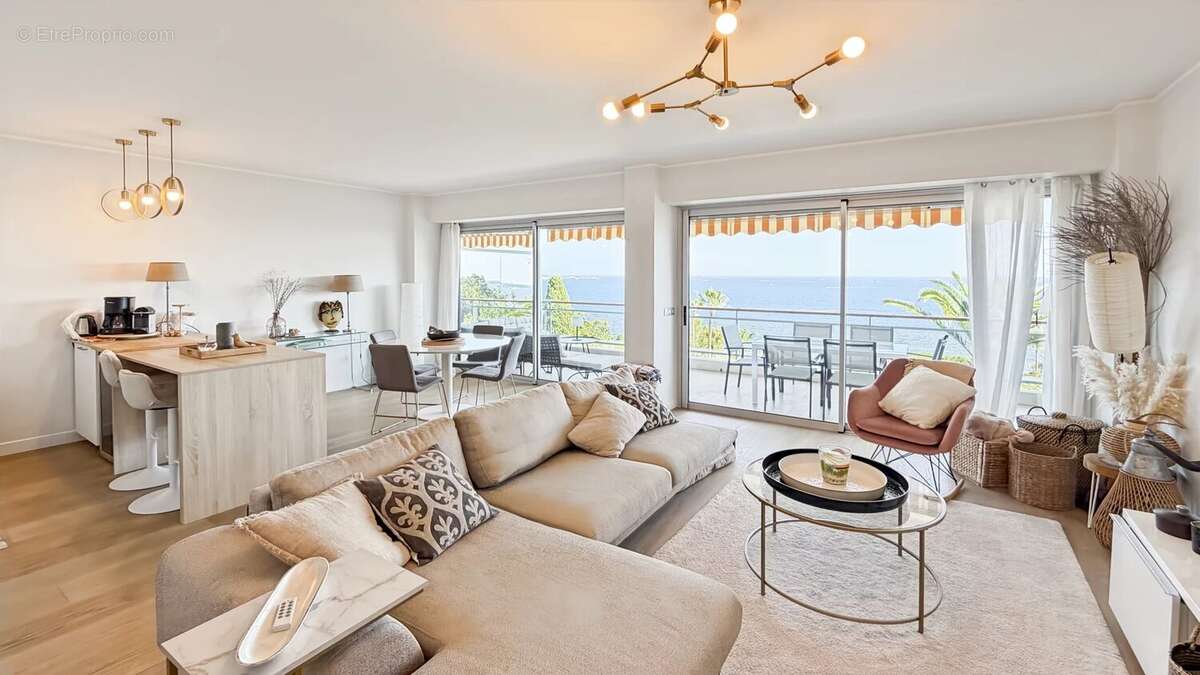 Golfe-Juan – Appartement d’exception avec vue mer panoramique dans résidence de prestige avec piscine et tennis - photo 3