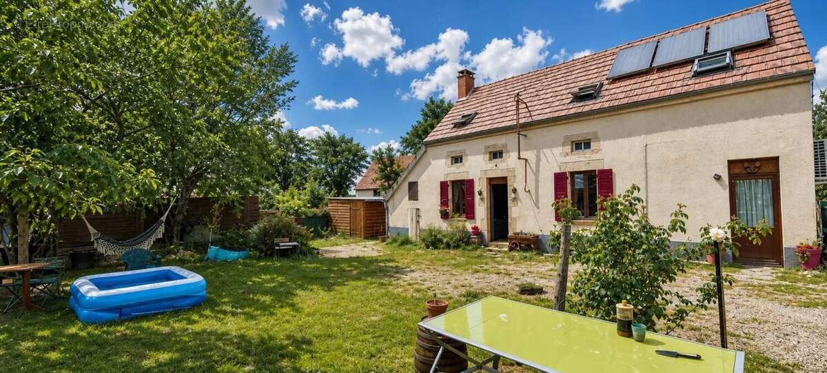 Maison de 5 pièces de 130 m² à Louroux-de-Bouble - photo 10