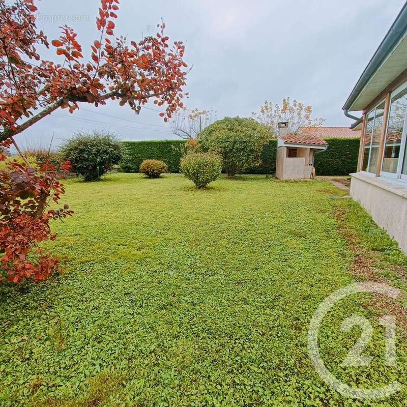 Maison à SAINT-CAPRAIS-DE-BLAYE