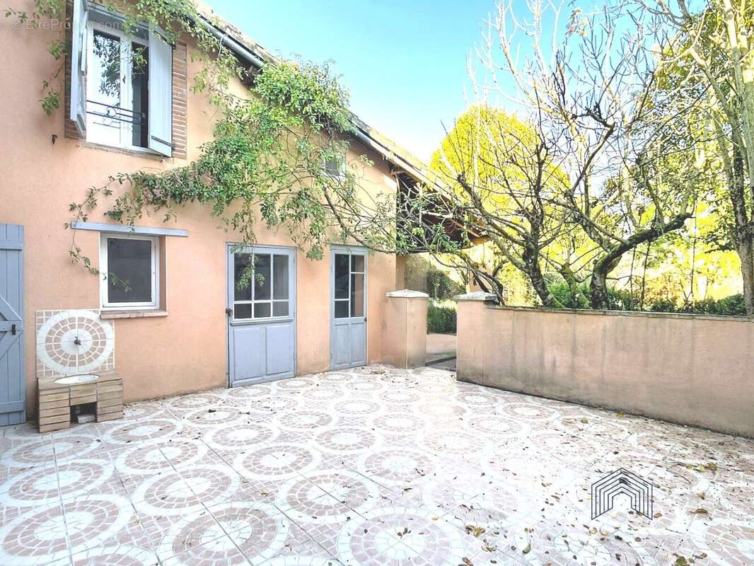 Maison à SAINT-SULPICE