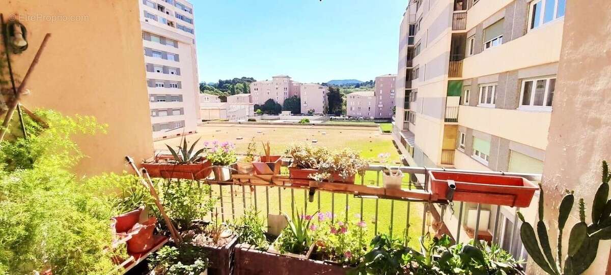 AUBAGNE- APPARTEMENT TYPE 3/4 A VENDRE-RESIDENCE AVEC PISCINE - Appartement à AUBAGNE