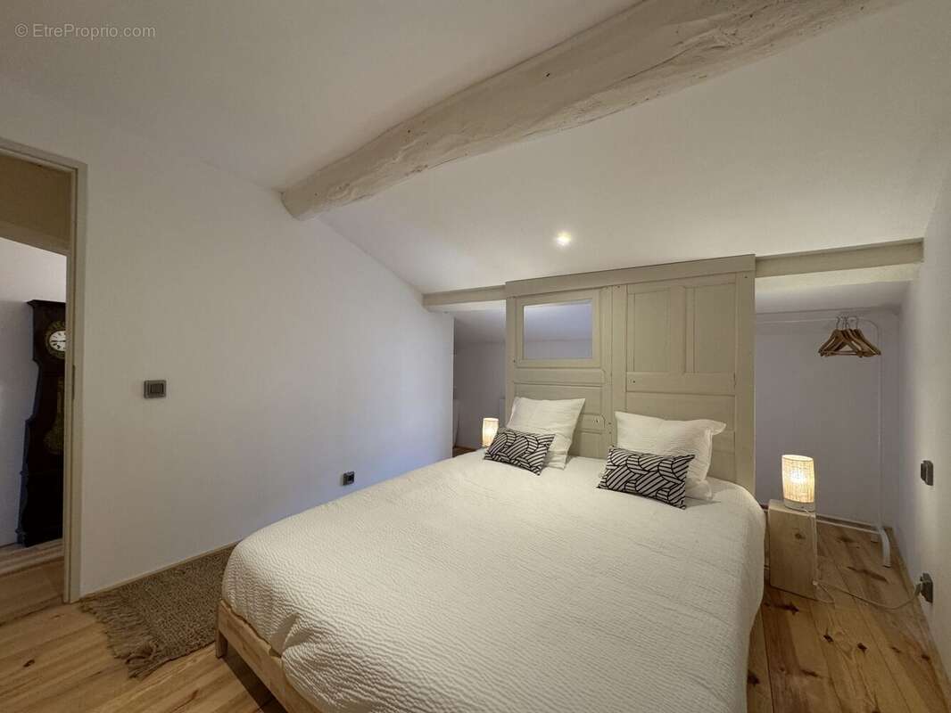Chambre 2 - Appartement à SAINT-JULIEN-DU-VERDON