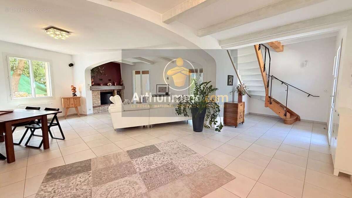 Maison à POURRIERES