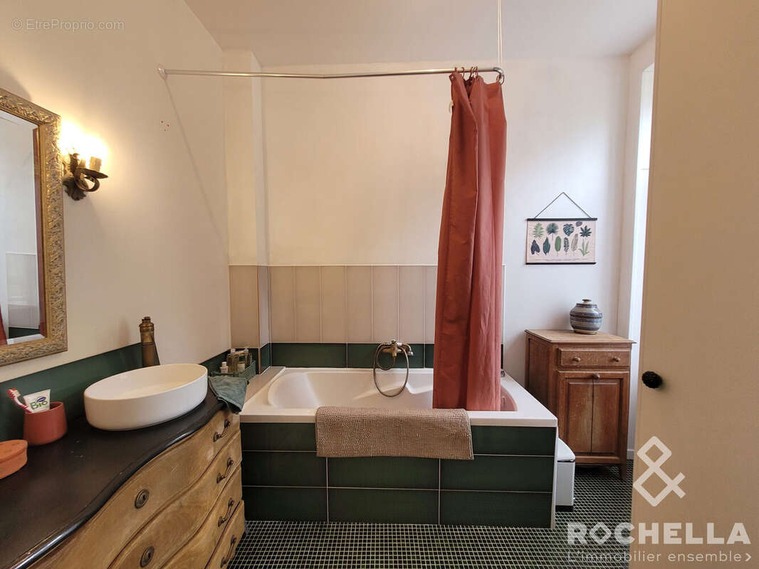 Maison à SAINT-JEAN-D'ANGELY