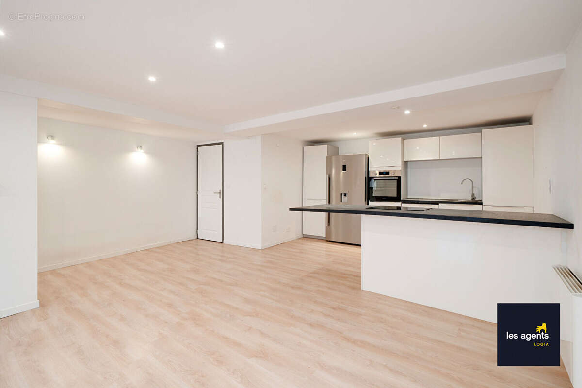 Maison  5 pièce(s) 160 m2 + cour - photo 2