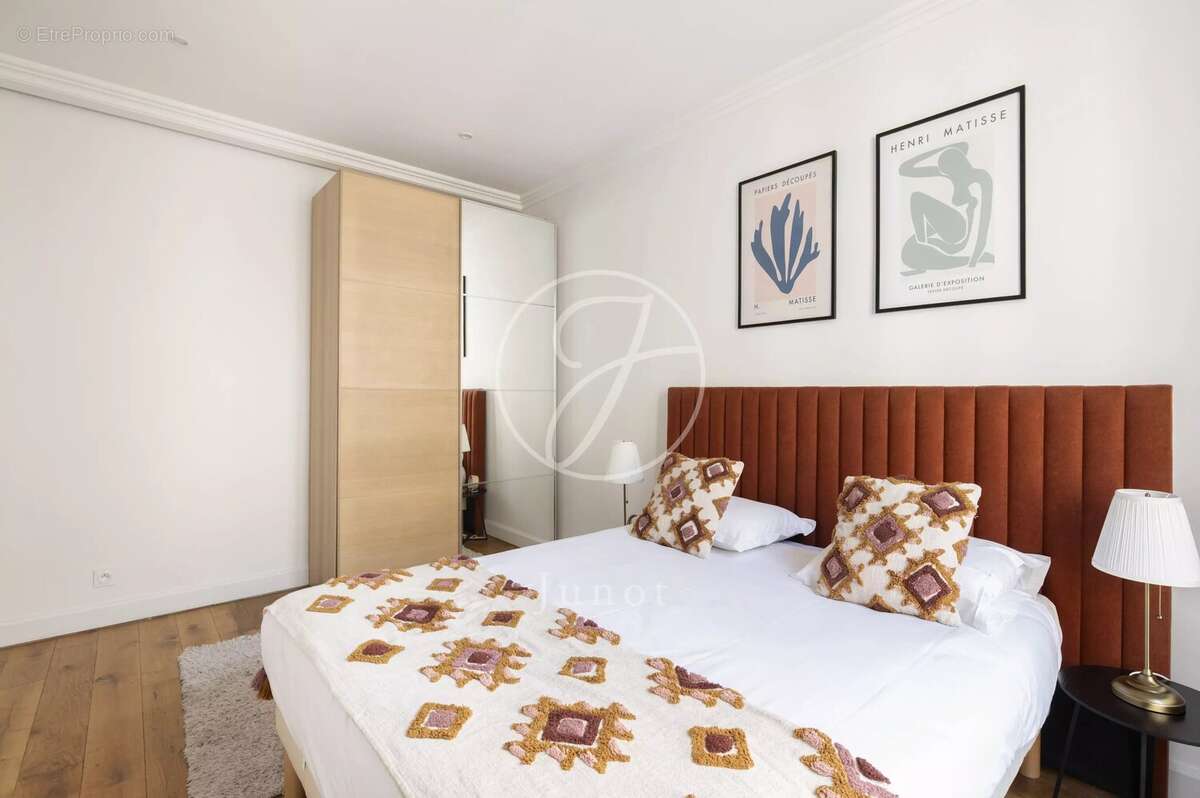 Appartement à PARIS-16E