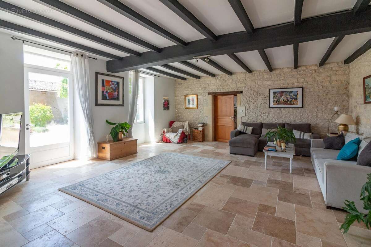 Maison à SAINT-SULPICE-DE-COGNAC