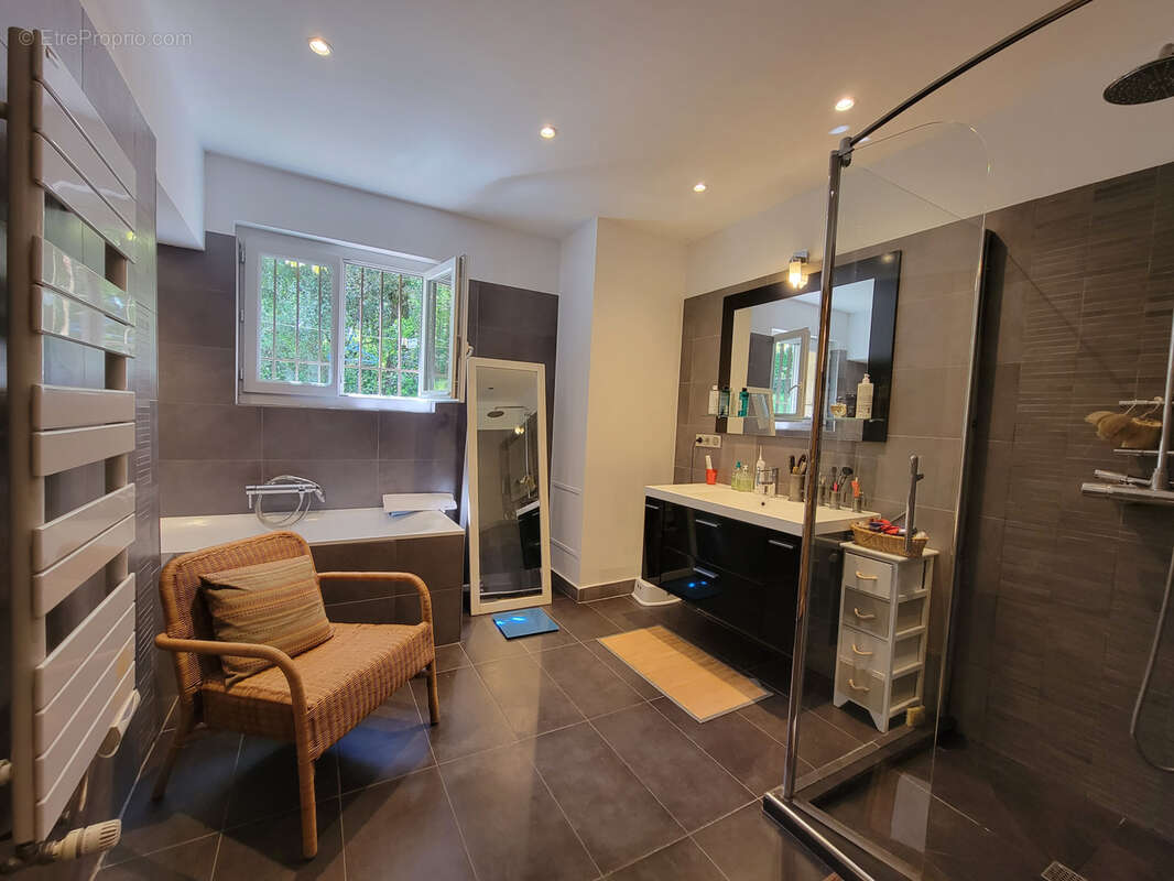 Maison à VALBONNE