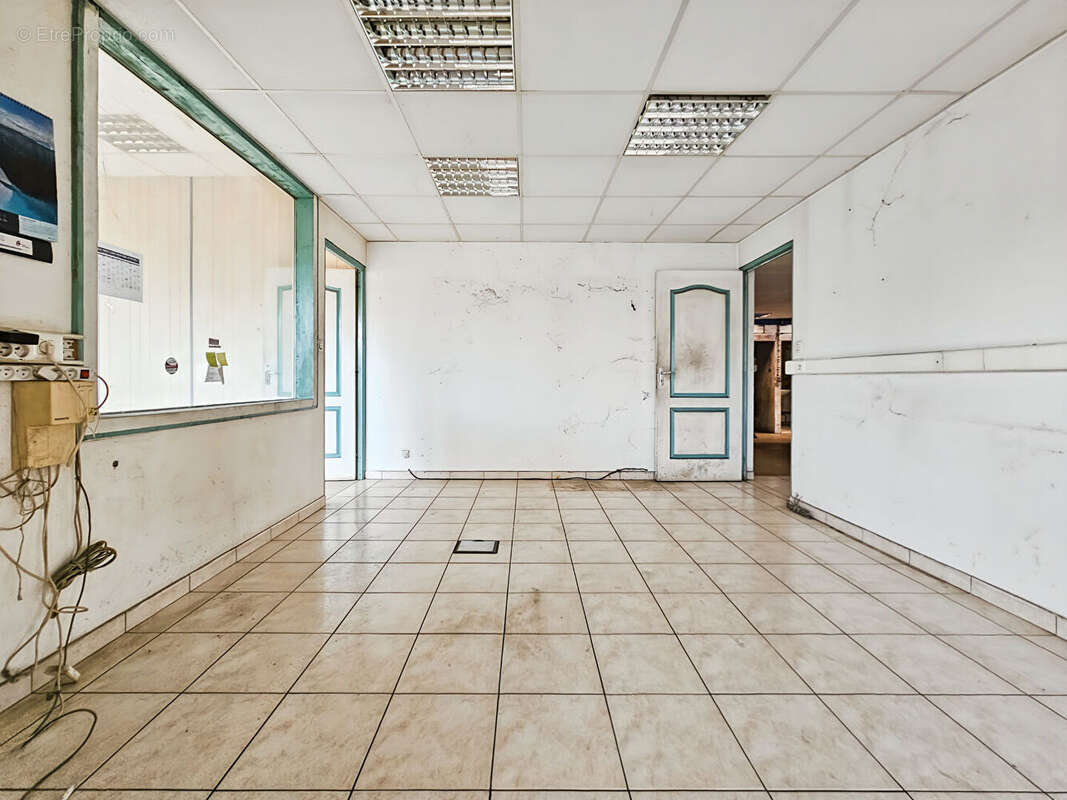 Parking à BAZOUGES-LA-PEROUSE