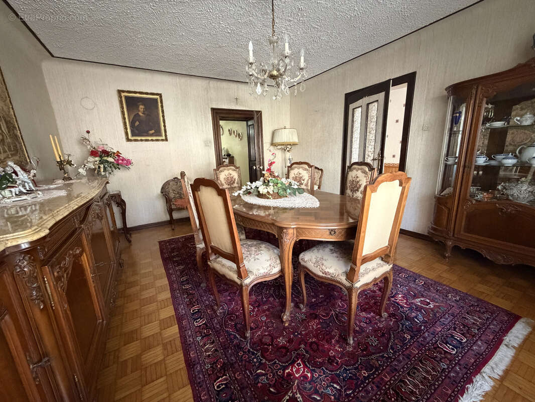 Maison mitoyenne F5 avec grange et dépendances sur 17,26 are - photo 6