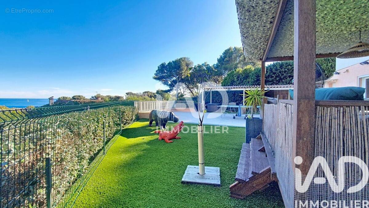 Photo 1 - Maison à ROQUEBRUNE-SUR-ARGENS