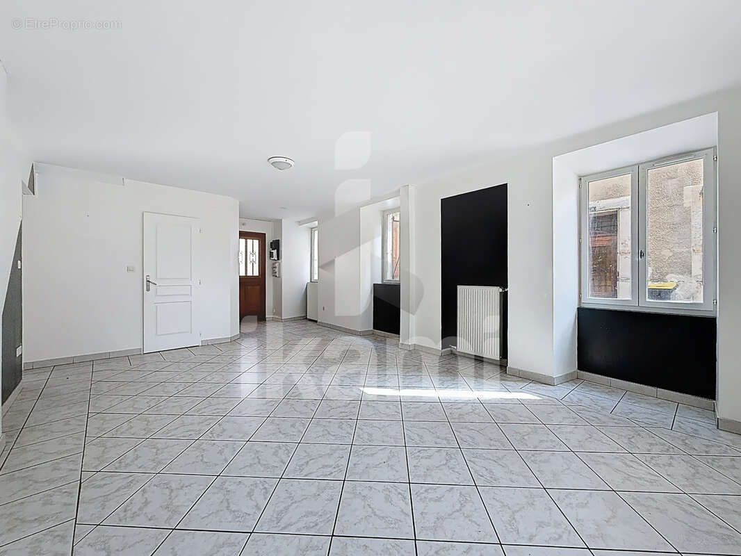 Le Grand-Lemps   Maison 4 pièces + combles aménageables   Idéal famille ou investisseur ! - photo 3