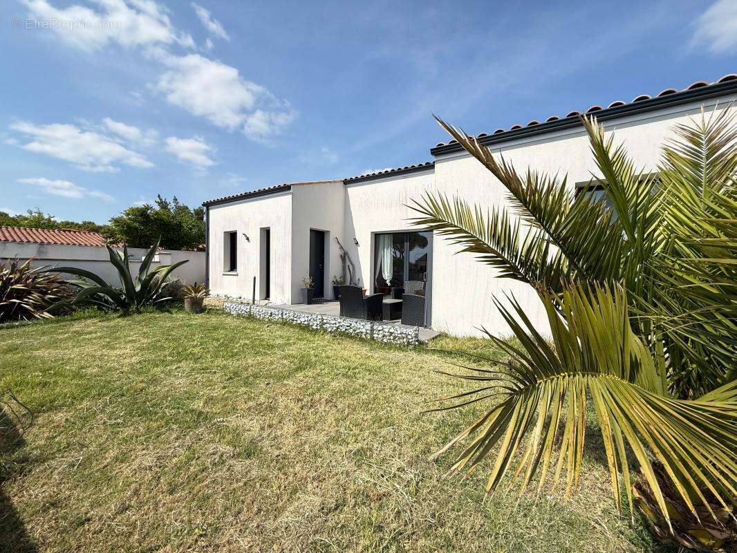 Maison à VAUX-SUR-MER
