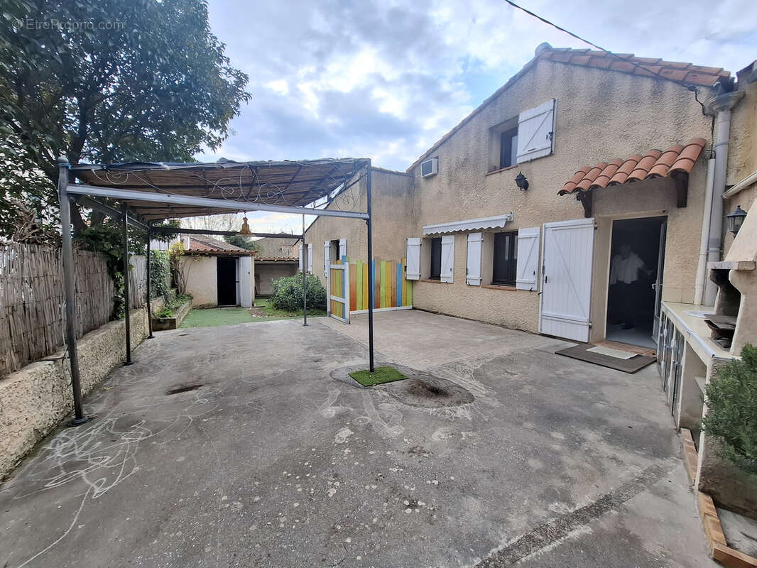 Maison à SAINT-CYR-SUR-MER