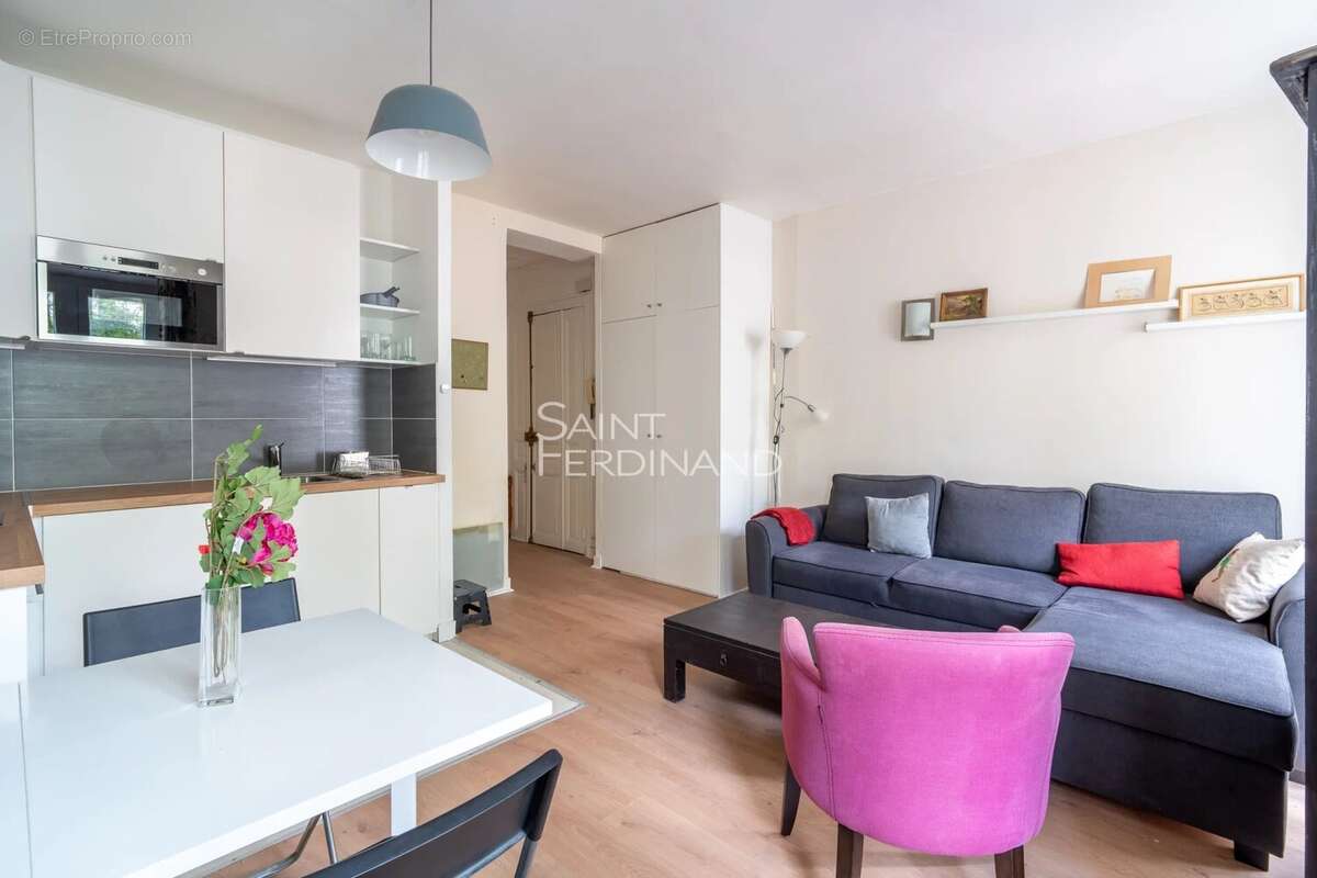 Appartement à PARIS-14E