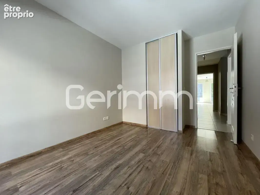 Vente - Appartement - 4 pièces + cuisine - 90 m² - 339 000 € - - photo 8