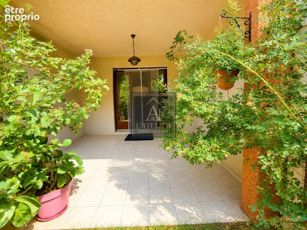 Appartement en rez-de-jardin avec extérieurs à proximité des commodités - photo 7