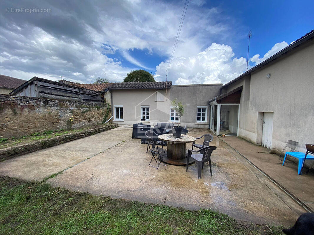 Maison à BRAYE-SOUS-FAYE