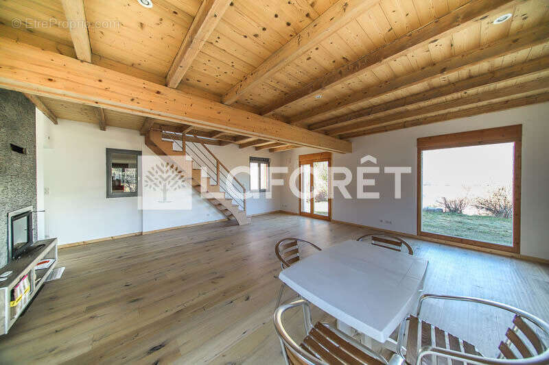 Maison à CROTS