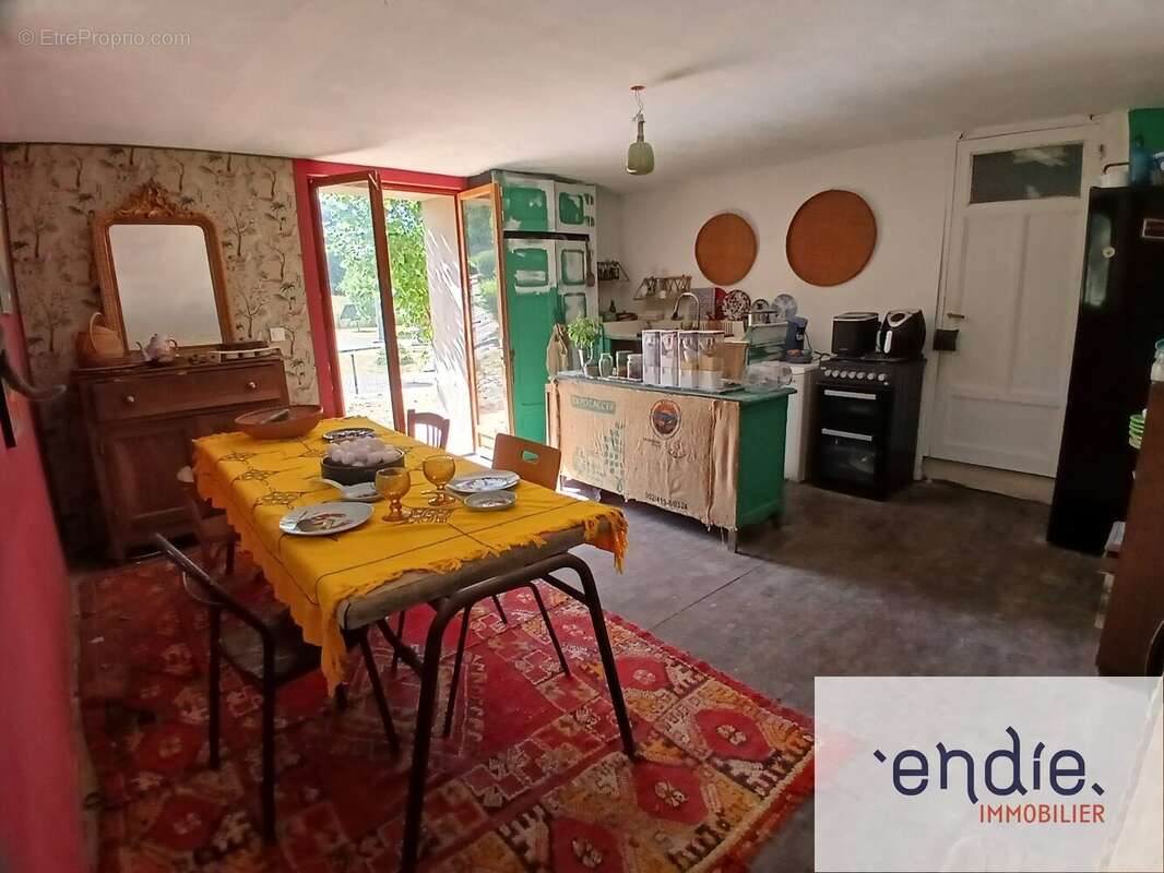 Maison de caractère à rénover  140 m² habitables Vals-des-Tilles (Villemoron) sur terrain de 570m² - photo 3