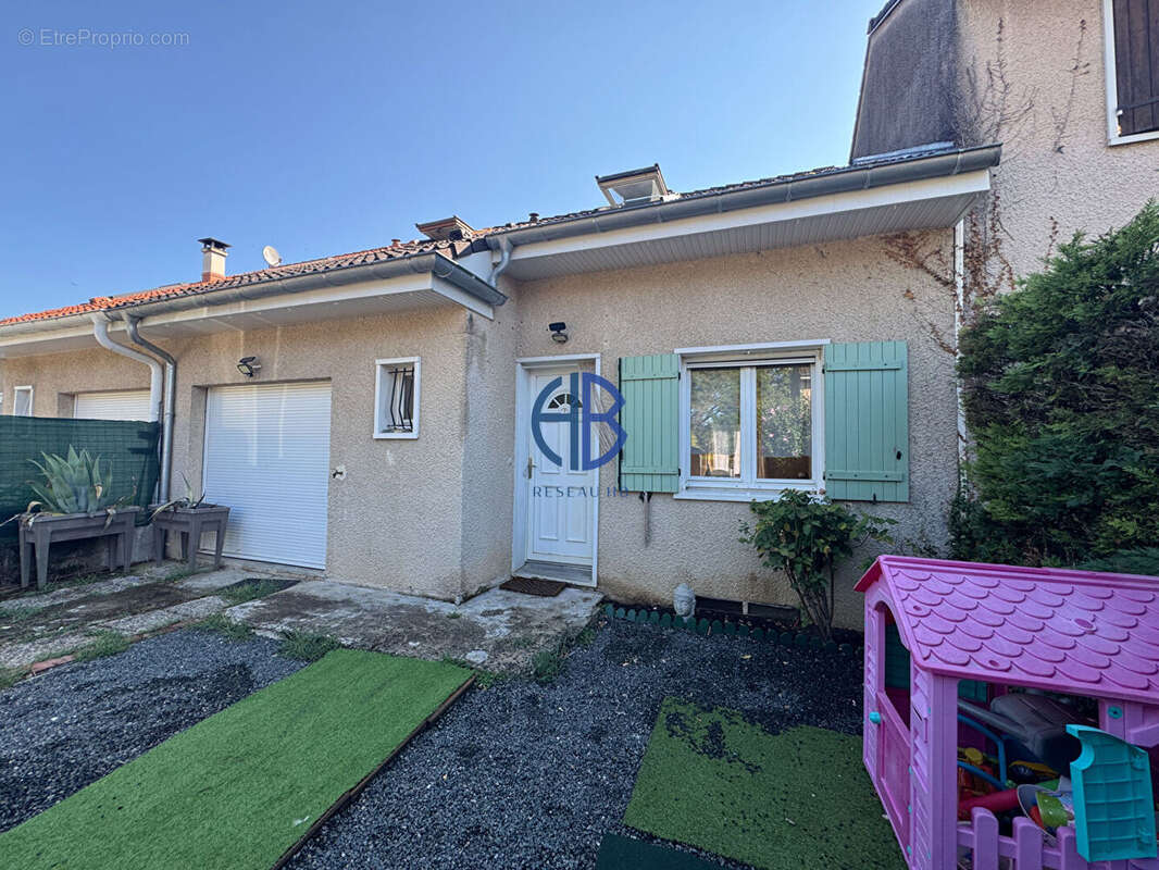 maison mitoyenne sur deux niveaux avec terrain - photo 2