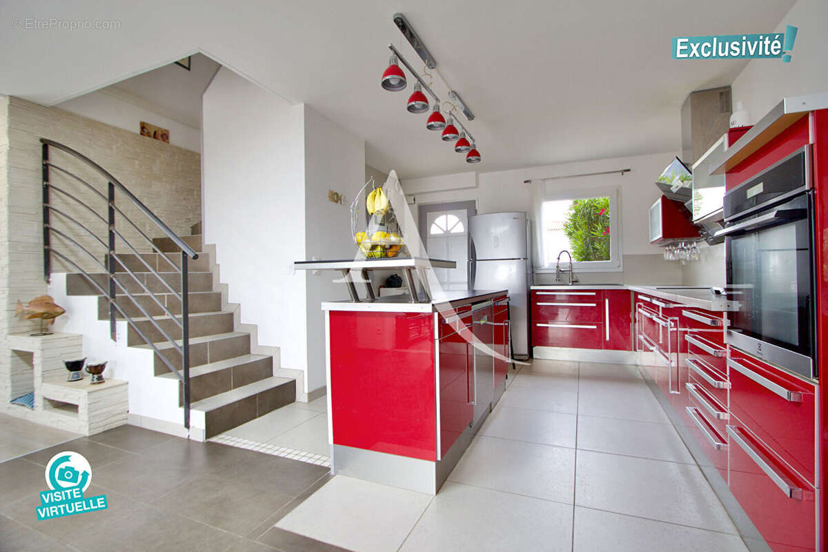 Maison à VIC-LA-GARDIOLE