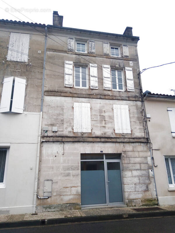 Appartement à HIERSAC