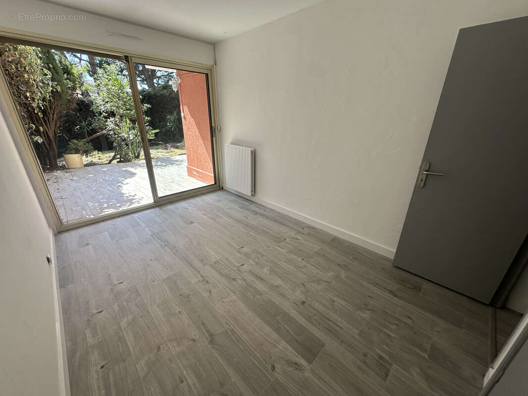 Appartement à SAINT-LAURENT-DU-VAR