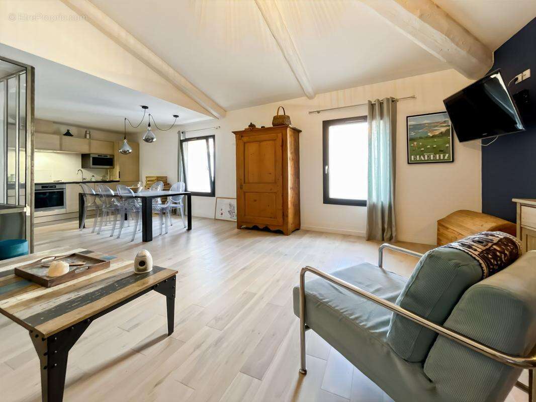 Vente belle maison de ville à Marseillan avec chambres suites et terrasse tropézienne - photo 5