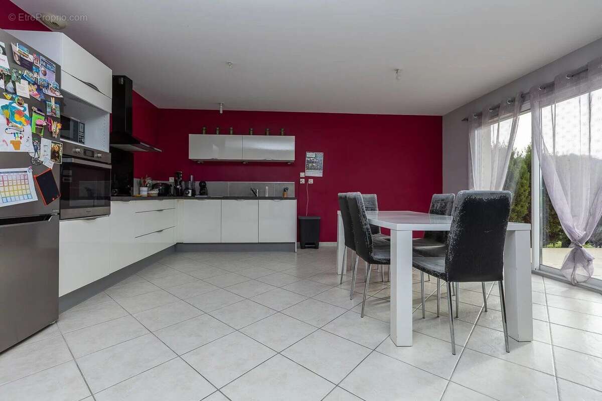 Maison à CHARETTE