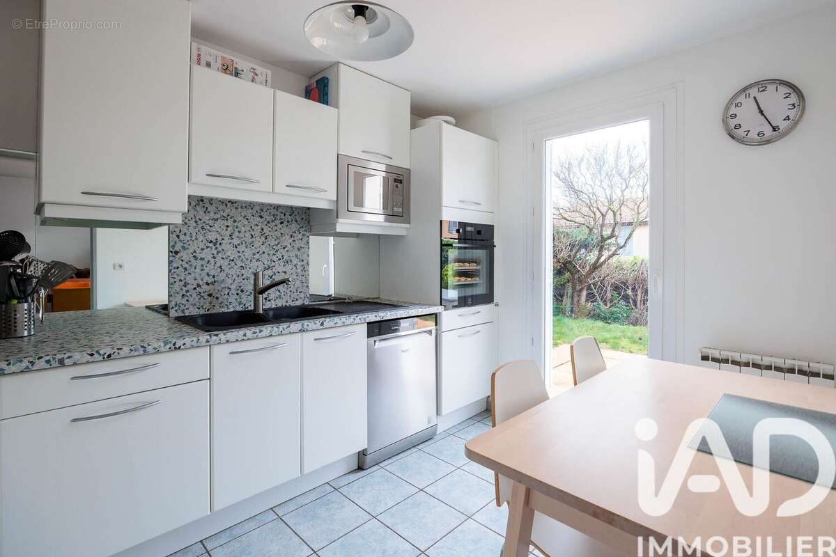 Photo 6 - Maison à SAINT-GENIS-LES-OLLIERES