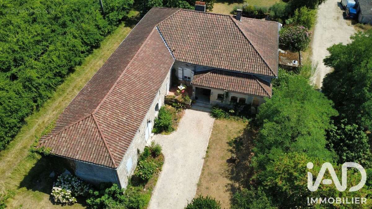 Maison 272 m² à Madaillan  - photo 2