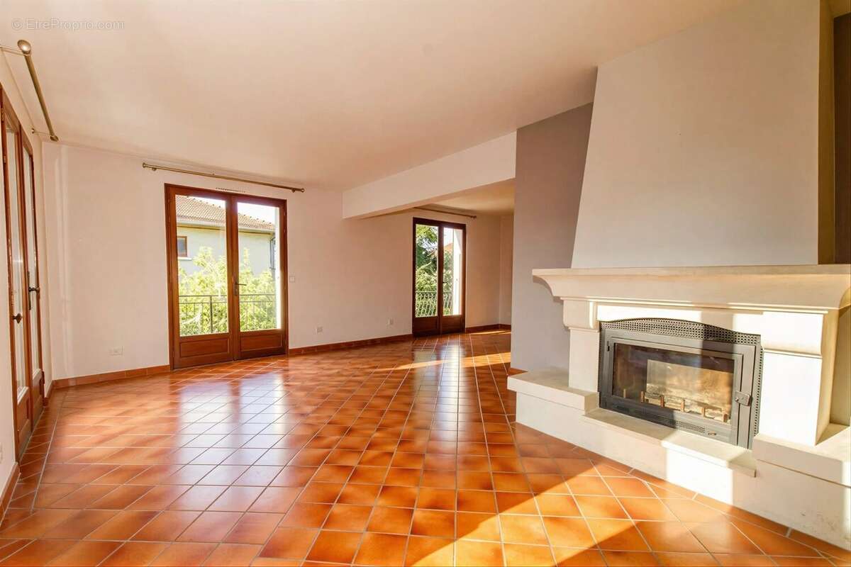 Maison T6 avec emplacement privilégié et beaux volumes - photo 5